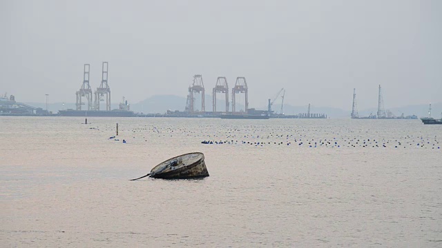 海上系泊浮标视频素材