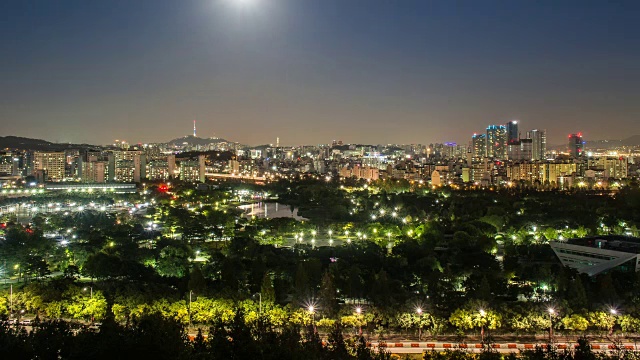 首尔世界杯公园的城市景观日落到满月的夜景视频素材