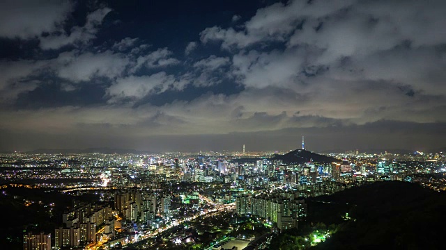 南山大厦周围的首尔市区夜景视频素材