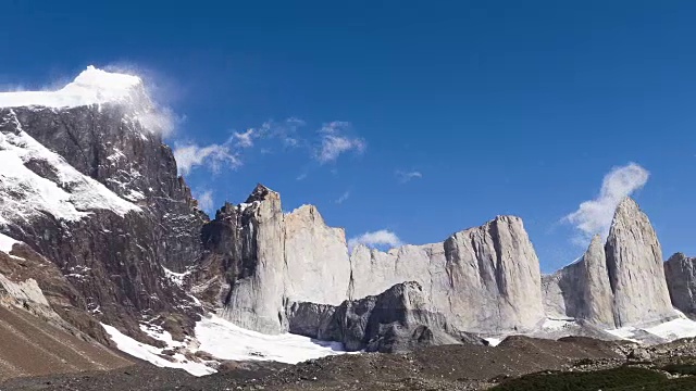 高清:Cuernos del Paine上空云层形成的时间流逝视频素材