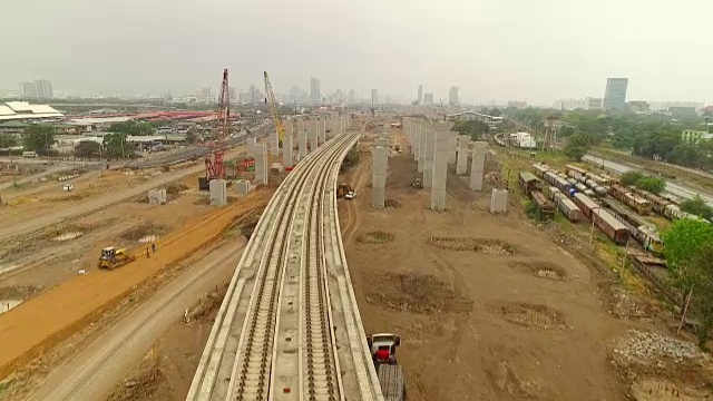 鸟瞰图建设的大众轨道交通线路在曼谷，泰国视频素材