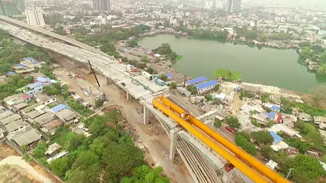 鸟瞰图建设的大众轨道交通线路在曼谷，泰国视频素材