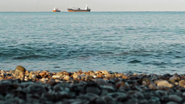 在海上航行的油船。视频素材