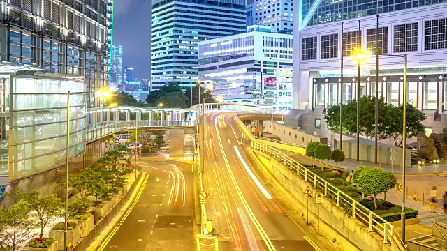 香港市区道路交通繁忙，楼宇现代化，时光流逝。视频素材