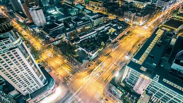 城市夜间交通的时间间隔视频素材