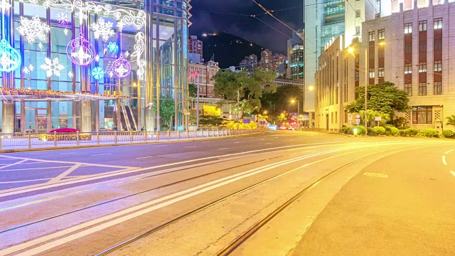 香港市区道路交通繁忙，楼宇现代化，时光流逝。视频素材