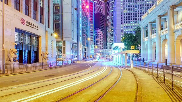 香港市区道路交通繁忙，楼宇现代化，时光流逝。视频素材