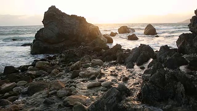 从大苏尔在太平洋海岸高速公路上的风景。视频素材