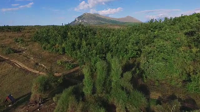 飞越高山湖泊视频素材