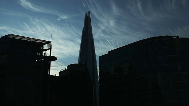 T/L The Shard sky摩天楼In London In The Backlit视频素材