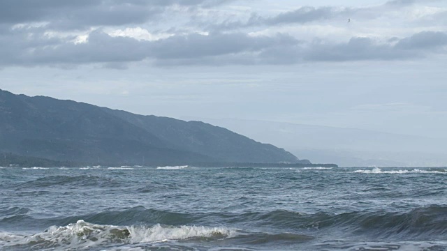 以海岸为背景的海浪视频素材