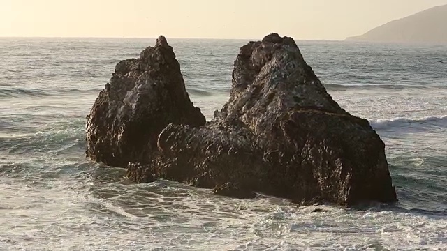 从大苏尔在太平洋海岸高速公路上的风景。视频素材