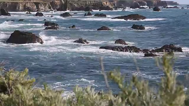 从大苏尔在太平洋海岸高速公路上的风景。视频素材