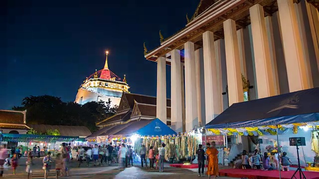 徒步前往Wat Saket(金山)的人们视频素材