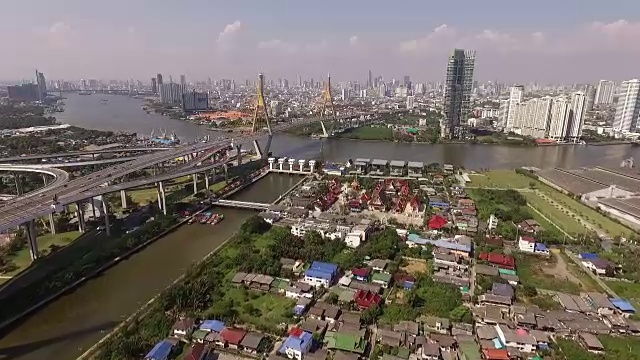 鸟瞰图的城市桥在曼谷，泰国视频素材