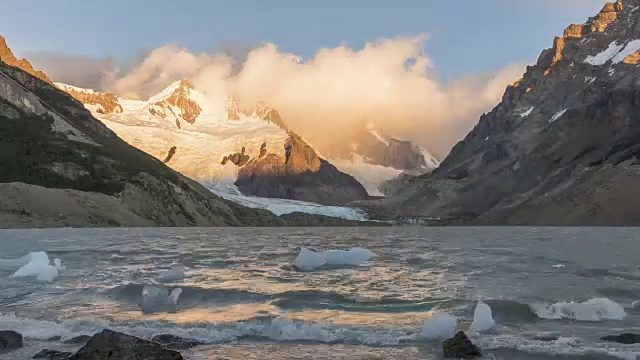 HD: Cerro Torre上空云层形成的时间流逝视频素材