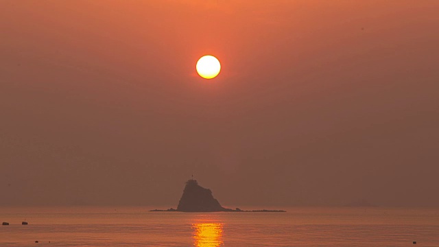 日落时分，世界末日海滩的海景视频素材