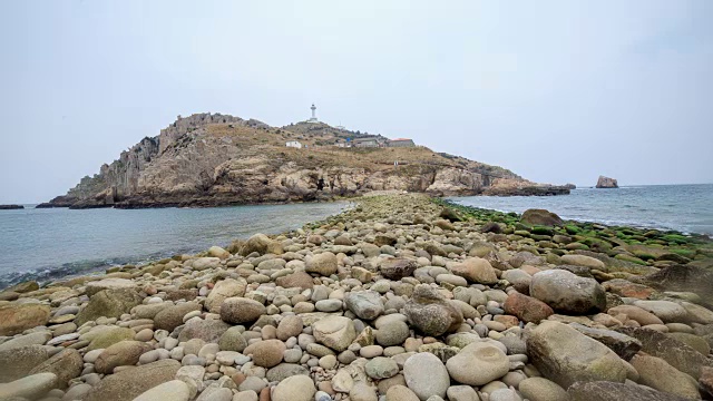 连接登大寺岛和索马emuldo岛的砾石小路视频素材