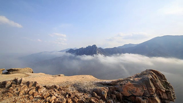 雪山和蔚山岩景观视频素材