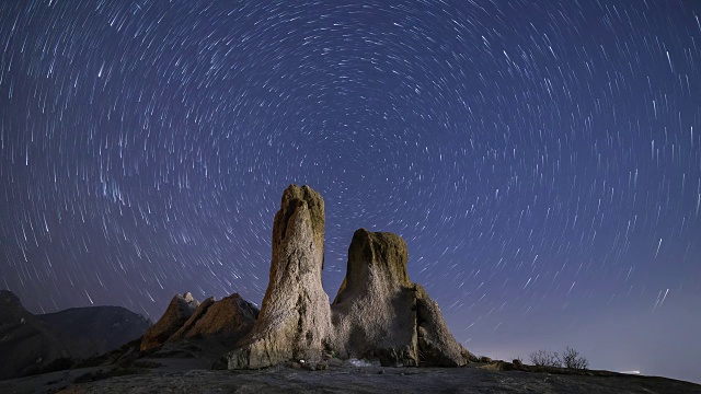 雪山的星径和蔚山岩视频素材