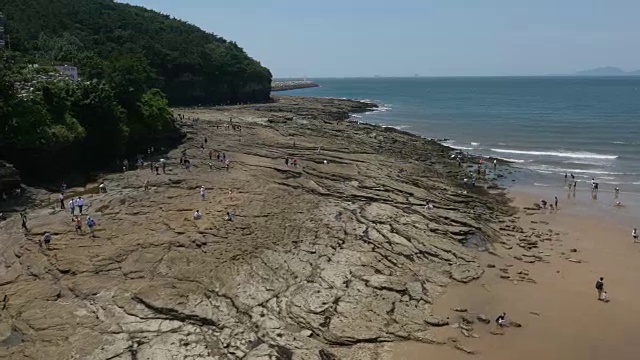 与游客鸟瞰菜山视频素材