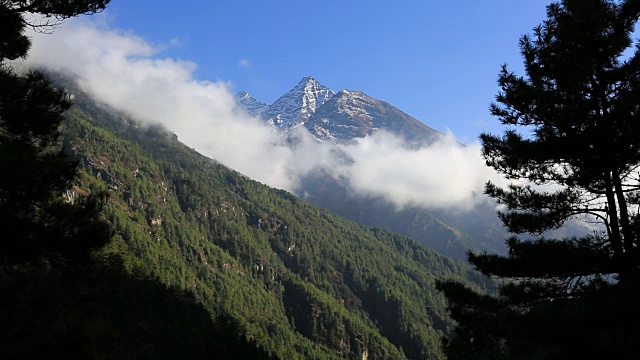 米斯迪，孔格山，Dudh Koshi河谷，萨加玛塔国家公园，喜马拉雅山脉，尼泊尔视频素材