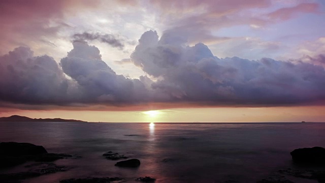 海滩上的日落视频素材