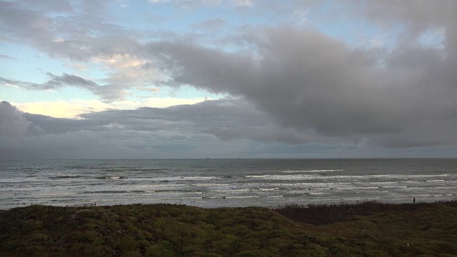 德州海湾沿岸海面上的云层离开了视频素材