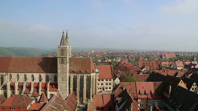 Rothenburg ob der Tauber，城市和圣雅各教堂的观点视频素材