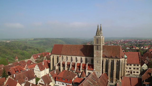 Rothenburg ob der Tauber，城市和圣雅各教堂的观点视频素材