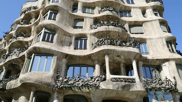 Casa Mila (La Pedrera)，由加泰罗尼亚建筑师Antoni Gaudi设计，巴塞罗那视频素材