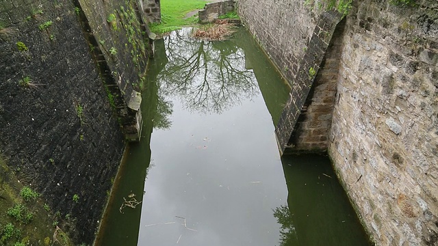 Rothenburg ob der Tauber, Klingen (Klingentor)门附近的水库视频素材