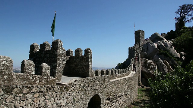 辛特拉，摩尔人的城堡(Castelo dos Mouros)，内墙的景色，辛特拉视频素材