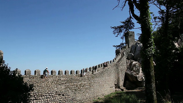 辛特拉，摩尔人的城堡(Castelo dos Mouros)，内墙的景色，辛特拉视频素材