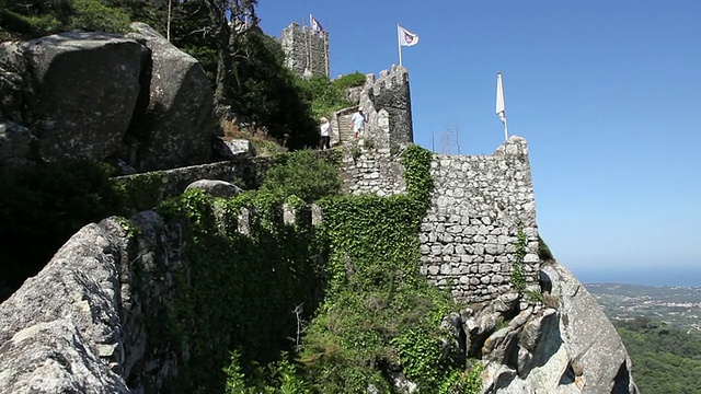 辛特拉，摩尔人的城堡(Castelo dos Mouros)，内墙的景色，辛特拉视频素材