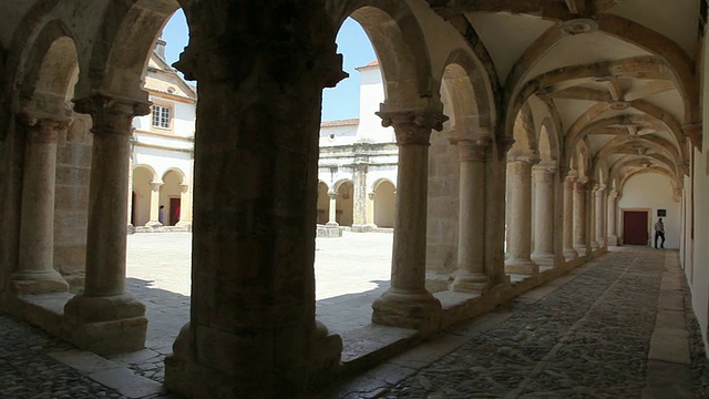 由Joao de Castilho设计的Micha cloister 1543-50, Tomar, Convent of the Order of Christ (convto de Cristo)视频素材