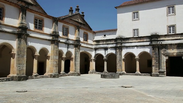 由Joao de Castilho设计的Micha cloister 1543-50, Tomar, Convent of the Order of Christ (convto de Cristo)视频素材