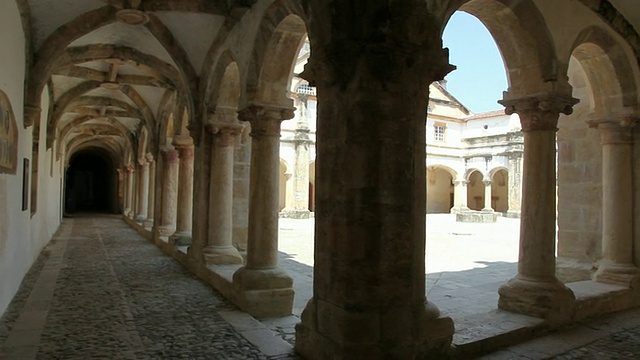 由Joao de Castilho设计的Micha cloister 1543-50, Tomar, Convent of the Order of Christ (convto de Cristo)视频素材