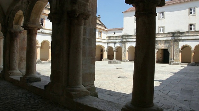 由Joao de Castilho设计的Micha cloister 1543-50, Tomar, Convent of the Order of Christ (convto de Cristo)视频素材