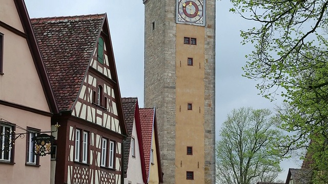 Rothenburg ob der Tauber，城堡大门上的塔(Burgtor)视频素材