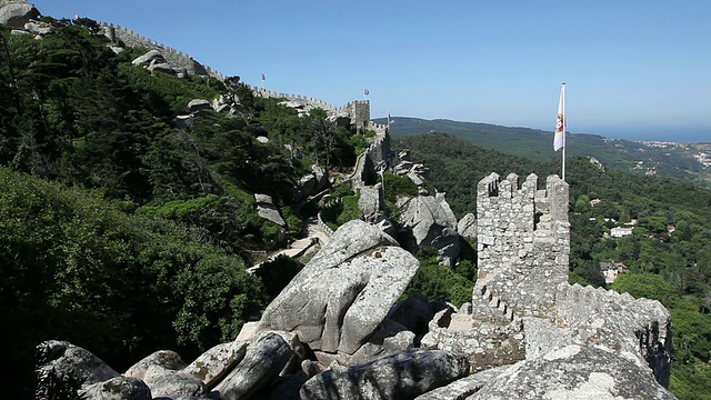 辛特拉，摩尔人的城堡(Castelo dos Mouros)，内墙的景色，辛特拉视频素材