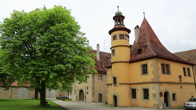 Rothenburg ob der Tauber，医院庭院，Hegereiterhaus, 16世纪由建筑师Leonhard Weidmann设计视频素材