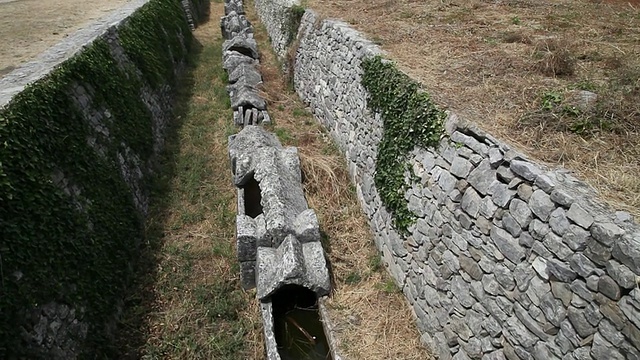 Kapljuc,墓地的十六个石棺,Salona视频素材