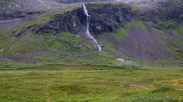 在Geiranger到Langvatnet湖之间的63号风景优美的道路上观看视频素材