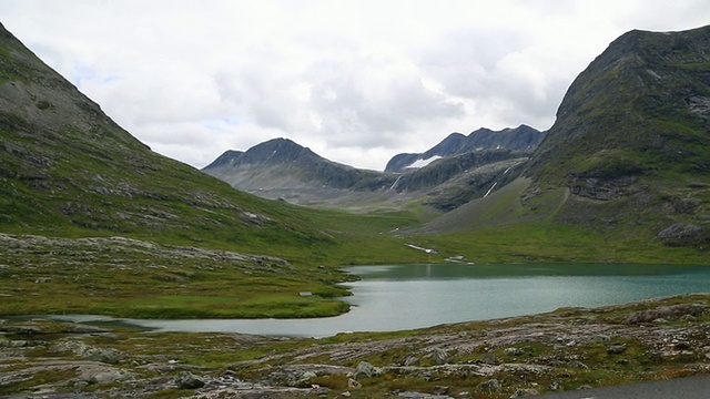 在Geiranger到Langvatnet湖之间的63号风景优美的道路上观看视频素材