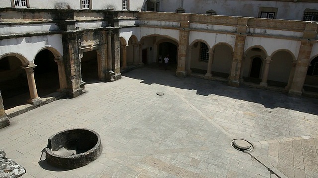 由Joao de Castilho设计的Micha cloister 1543-50, Tomar, Convent of the Order of Christ (convto de Cristo)视频素材