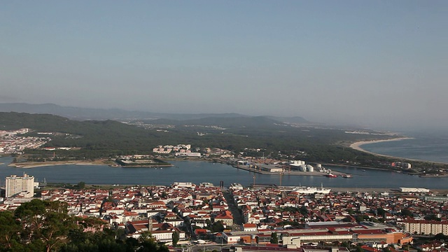 Viana do Castelo，从Monte de Santa Luzia到小镇和Limia河的景色视频素材