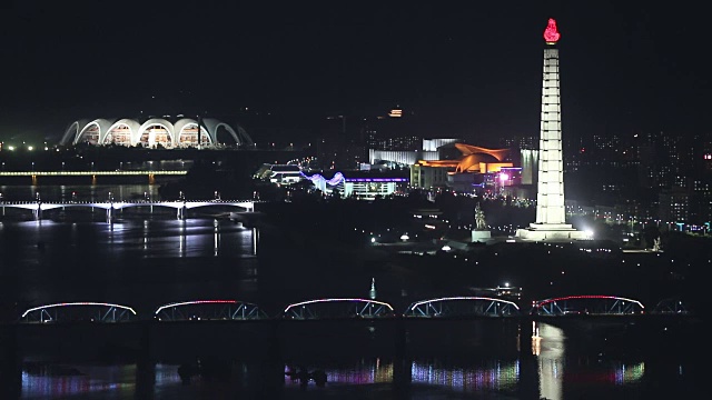 朝鲜平壤的地标建筑夜景视频素材