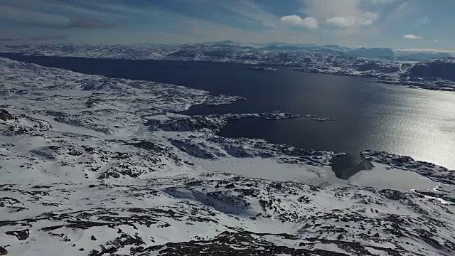 无人机在戴维斯海峡上空升起视频下载