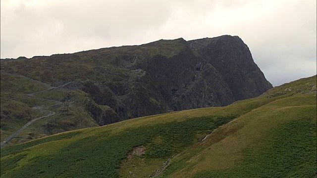 Honister Pass -鸟瞰图-英国，坎布里亚，阿勒代尔区，英国视频素材